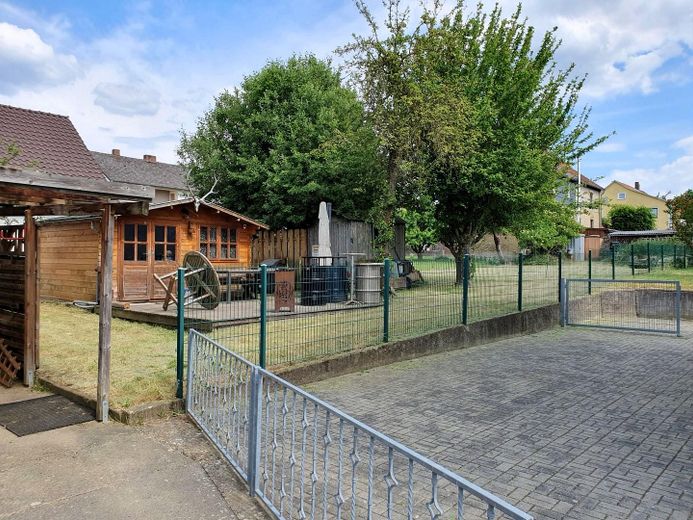 2 Familienhaus mit Appartement in guter Lage zur Ferienvermietung geeignet – Foto 3