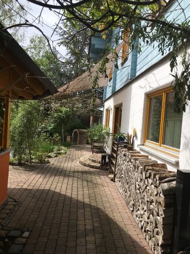 Am Waldrand gelegenes Einfamilienhaus mit ELW und parkähnlichem Garten – Foto 44