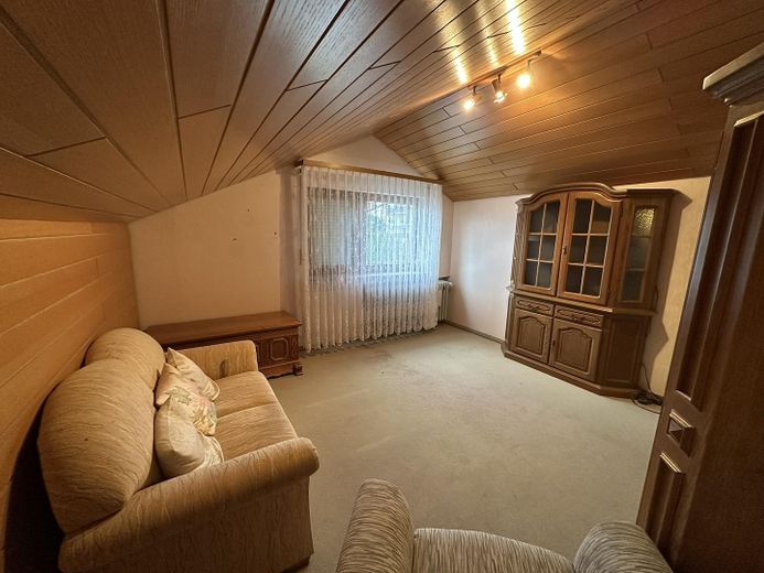 Großzügiges - freistehendes - Einfamilienhaus mit Garten - Privatverkauf ohne Maklerprovision – Raum 1 (OG)