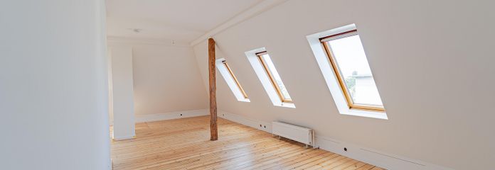 4-Zimmer-Altbauwohnung, 110 m², frisch renoviert, neue EBK und Gemeinschaftsgarten – Wohnzimmer