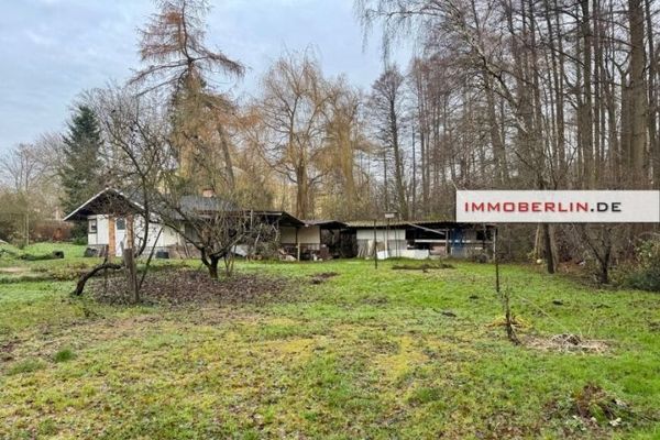 IMMOBERLIN.DE - Großzügiges Baugrundstück am Wald bei der Pferderennbahn
