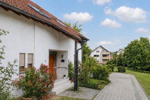 Attraktive Doppelhaushälfte in Ettlingen-Spessart!