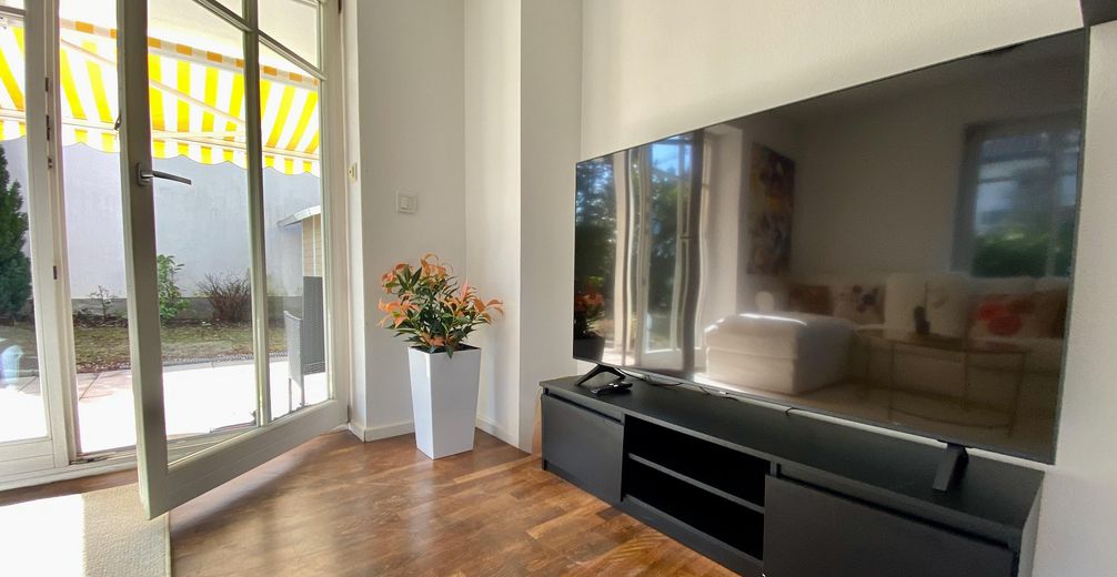Top Möbliert / Fully furnished: Elegante 3-Zi-Gartenwohung, WLAN, Home Office, TG-Stellplatz – Foto 4