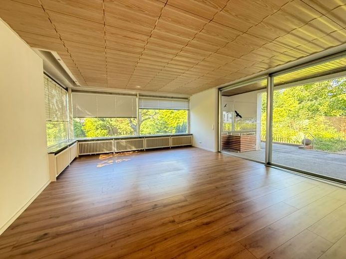 Großzügige Erdgeschosswohnung mit Terrasse, überdachtem Freisitz und eigenem Gartenbereich – फोटो 1