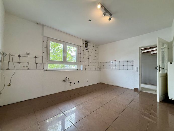 Fröndenberg: Zweifamilienhaus mit üppigem Platzangebot für die gesamte Familie plus separater Garage – Obergeschoss: Küche