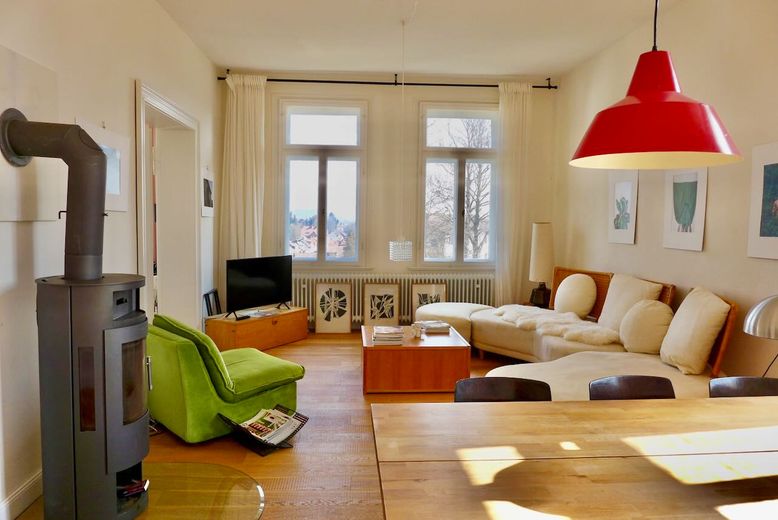 Sanierte bezugsfertige Villa mit Weitblick für Eigennutzung und/oder Kapitalanlage – Wohnzimmer im OG