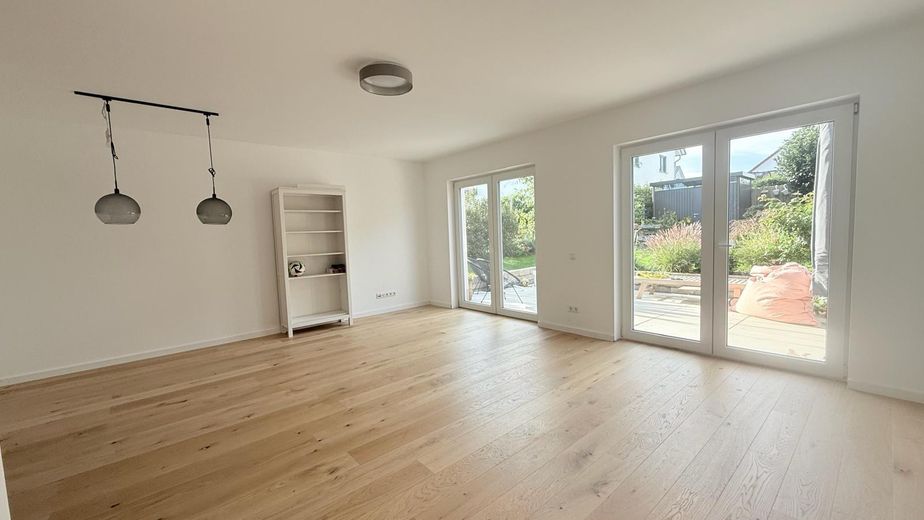 Raum zum Entfalten: Haus in Friedberg mit 120 Quadratmetern – Wohnzimmer