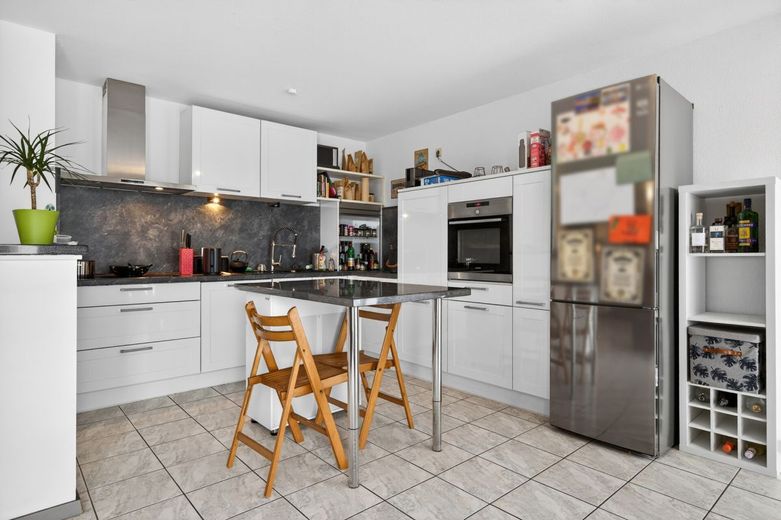 Freiwerdend: Moderne Wohnung mit Balkon und TG in zentraler Lage – Küche