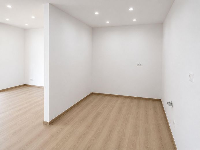Kernsanierte 1 Zimmer Wohnung mit großer Terrasse – Küchenzeile 