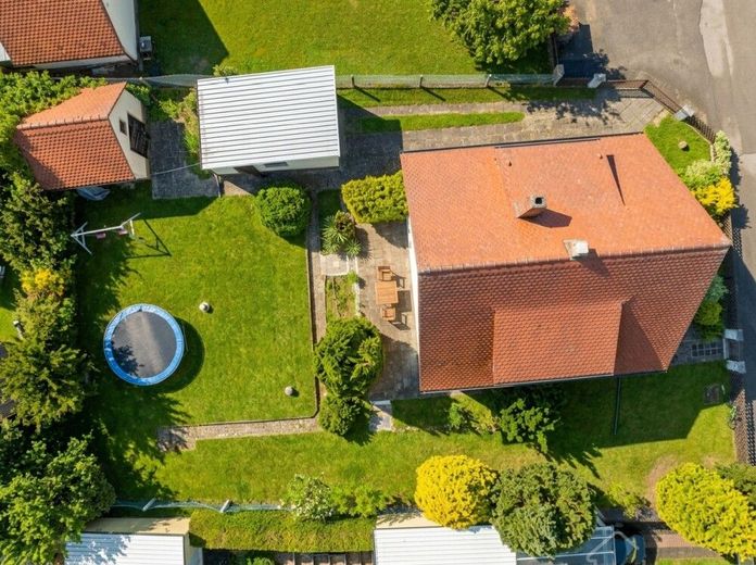 Stein-Unterweiherbuch Haus für Handwerker günstig kaufen statt hohe Mieten zahlen in bester Lage – KI Gestaltungsvorschlag EFH Stein Vorher_nachher ki 003