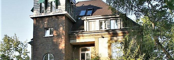 Zimmer in 3er-WG in Gründerzeitvilla 2. OG Zimmer Nr. 3 – Villa im Park mit Parkplätzen