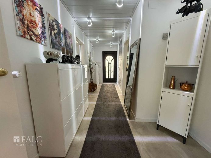 Maisonette-Wohnung mit Großzügigkeit und Komfort - modernes Wohnen auf zwei Ebenen – Flur