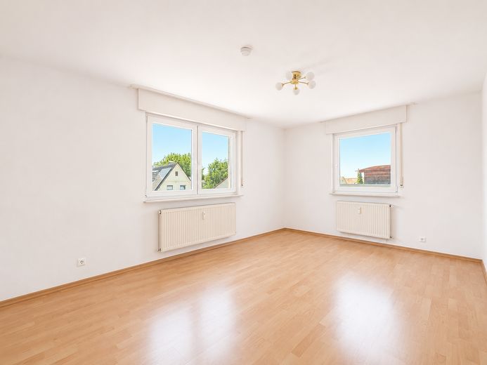 Salach/ab sofort: 3-ZKB-Whg. im 1. OG in 3FH, ruhig, zentral, gepflegt, Garten, Garage – Wohnzimmer südwest
