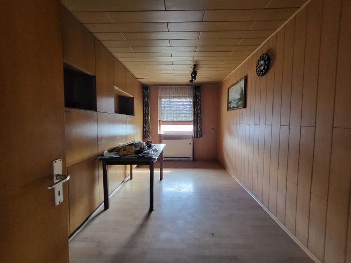 Edificio residenziale versatile da ristrutturare con fienile a Unterensingen – Zimmer
