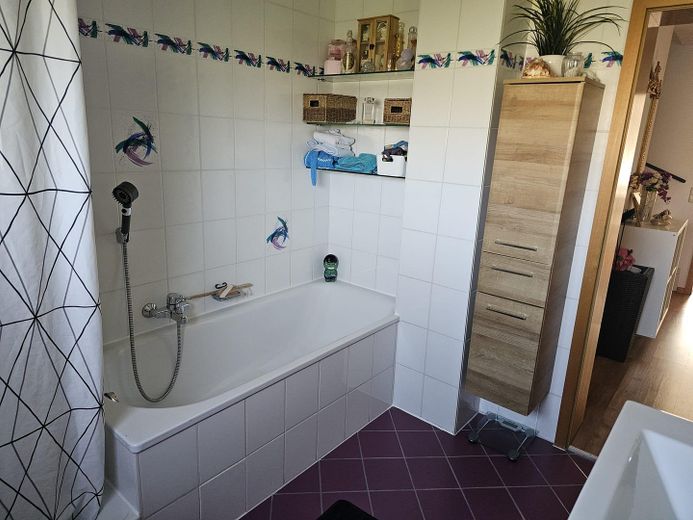 Maison mitoyenne centrale exclusive avec piscine et climatisation – Badezimmer