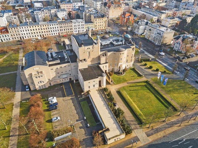 Aydınlık ticari alanlar bodrum katta + muayenehane, ofis, stüdyo, kozmetik - Cottbus'un en iyi konumu – Lage des Gebäudes
