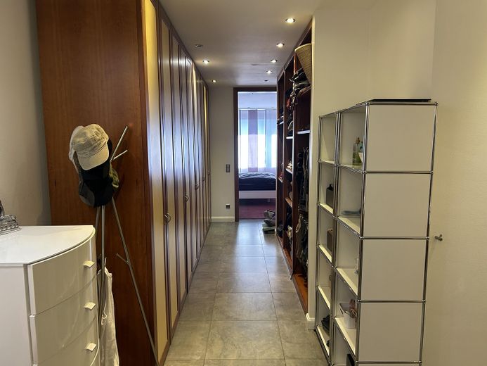 Begehbarer Kleiderschrank