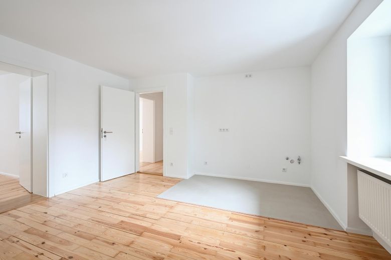 Energetisch saniertes Haus - Ruhige 2,5-Zimmer Wohnung im Hochparterre in der Maxvorstadt – Wohnküche