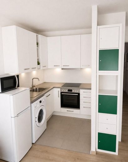Gepflegte 2-Zimmer-Wohnung mit Südwest-Terrasse, separatem Aufgang und Tiefgaragenstellplatz – Einbauküche