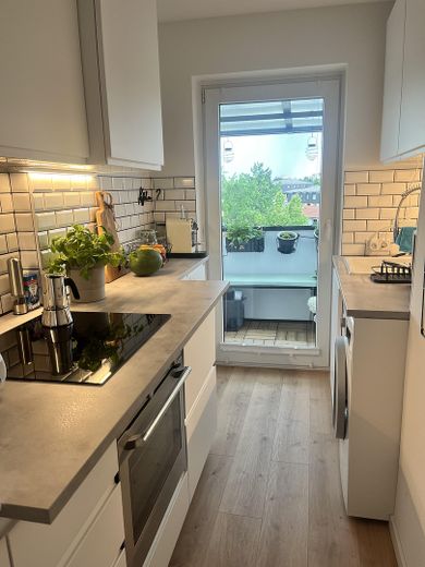 Lichtdurchflutete 2-Zimmer-Wohnung mit Ausblick in begehrter Lage von St. Johannis – Foto 6