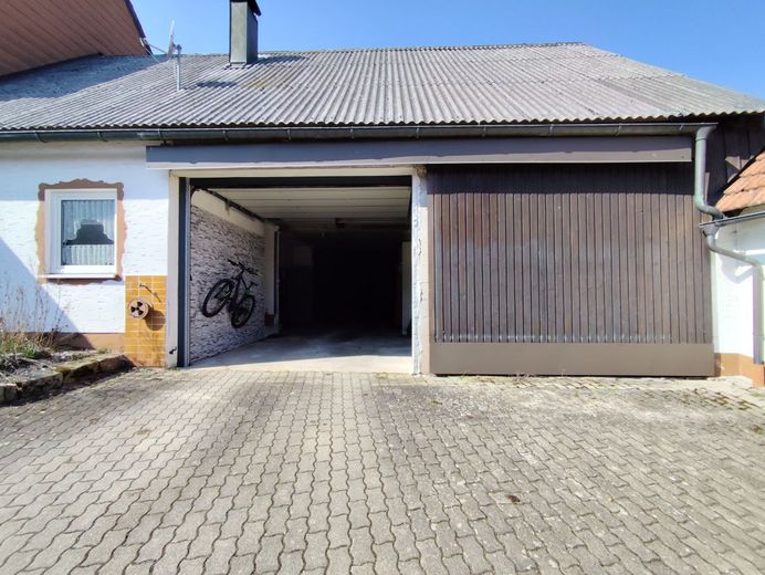 Landleben Deluxe: Großzügiger Dreiseitenhof mit Werkstätten, Maschinenhalle und Gartenparadies in Immenreuth! – Garagenanbau