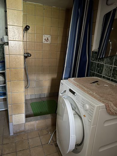 Budynek mieszkalny – Wirtschaftsraum im Keller