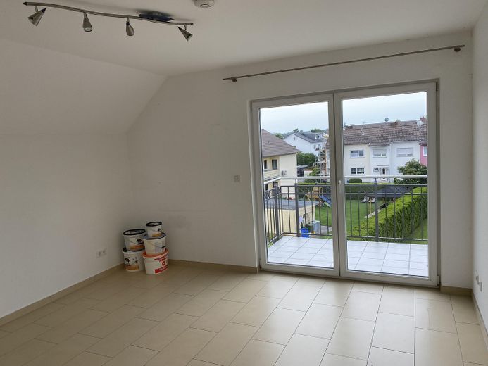 Appartamento mansardato di 4 locali, pari al nuovo, con grande balcone e cucina componibile a Münster Hessen – Foto 9