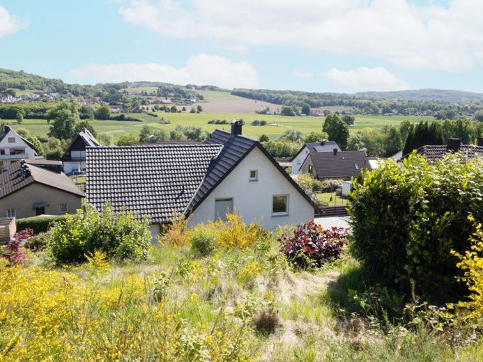 Abitare con vista: Affascinante casa unifamiliare in posizione collinare tranquilla a Hiddenhausen – Foto 1