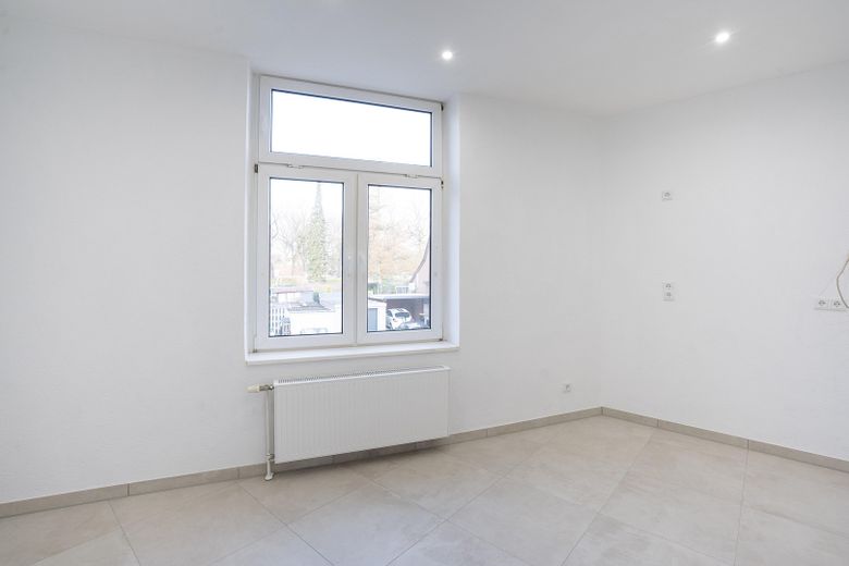 Provisionsfrei: Renoviert & bezugsfrei – 2,5-Zimmer-Wohnung zum Einziehen oder Vermieten! – Küche - 3