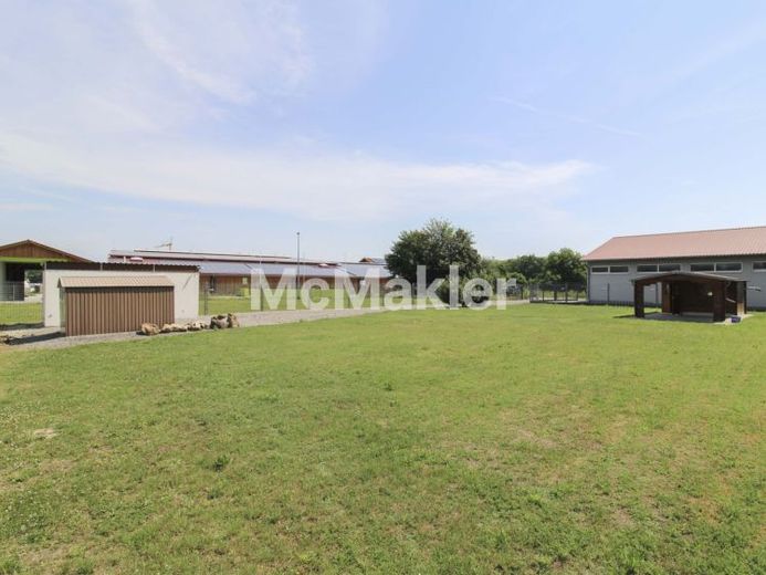 Area commerciale e di stoccaggio recintata con garage e fabbricato accessorio chiudibile a chiave a Töging a. Inn – Foto 1
