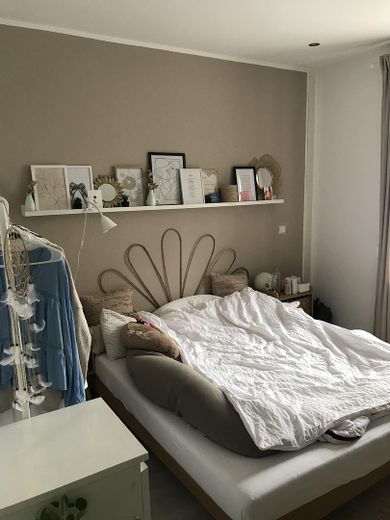 Charmantes Hinterhaus in zentraler Lage mit Stellplatz – ideal für Paar oder Zweier-WG – Schlafzimmer 1