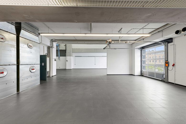 Moderne Halle ideal für Werkstatt oder Fahrzeugstellplätze – Halle