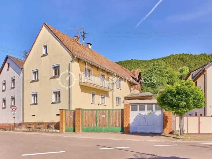 Solides Raumwunder mit Charakter: Perfekte Substanz für Ihre Modernisierungsideen – Foto 1