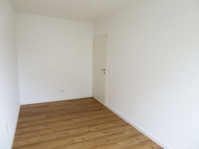 *Erstbezug nach Sanierung* 4 ZKB-Whg. 104 m² mit Terrasse & optionaler EBK – Büro 1