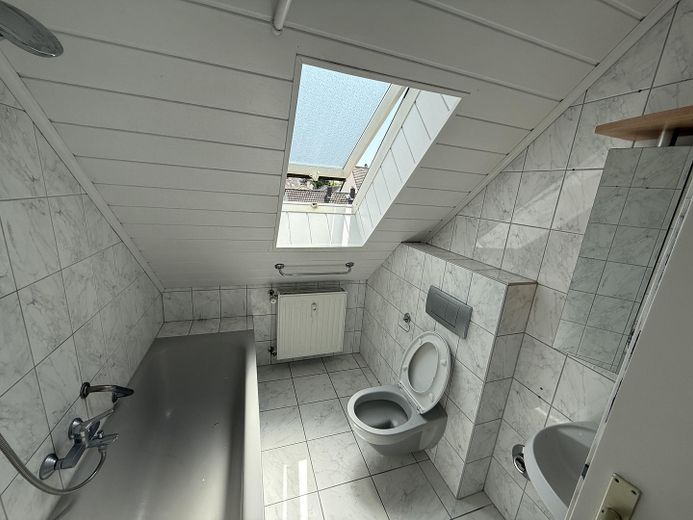 Helle 3-Zimmer-Wohnung mit schönem Ausblick in Hanau-Steinheim – BAD/WC