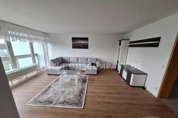 Mieszkanie 4-pokojowe, umeblowane, 2 balkony, doskonała lokalizacja, bez barier architektonicznych, 4. piętro, 2 łazienki, zmodernizowane mieszkanie w centrum Schillerteich z sauną i basenem.