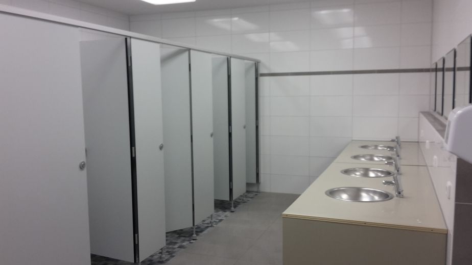 Zimmer zu vermieten 543 Euro barrierefrei – Duschen
