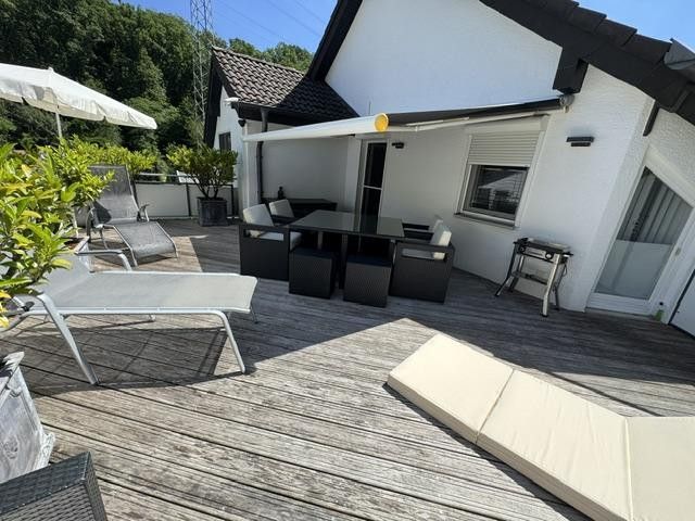 Saarbrücken! Luksusowy dom przy lesie, a jednak w mieście – spokojna, prestiżowa lokalizacja, wszechstronne możliwości wykorzystania – Dachterrasse