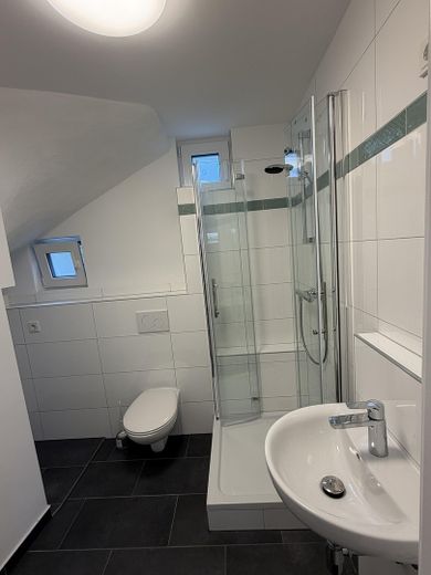 Mieszkanie 2-pokojowe na parterze – pierwsze zasiedlenie po generalnym remoncie – Bad