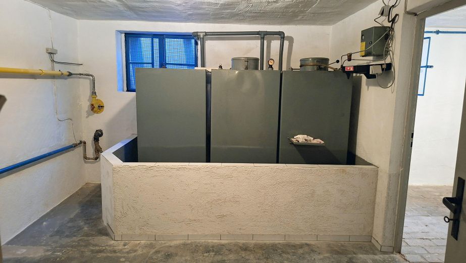 Doppelhaushälfte in stadtnaher Panoramalage von Schwäbisch Gmünd – Kellerraum 1 mit Heizöltanks