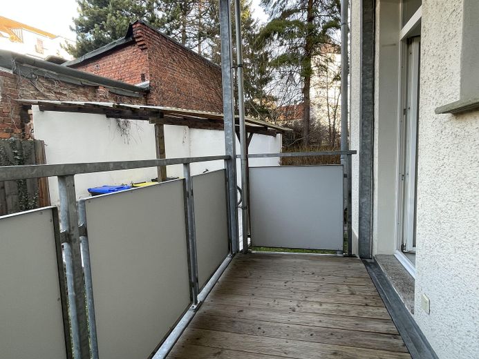 Provisionsfrei: 3-Zimmer-Balkonwohnung im Hochparterre eines kernsanierten 4-FH, Weimar Nordvorstadt – Balkon zum Innenhof