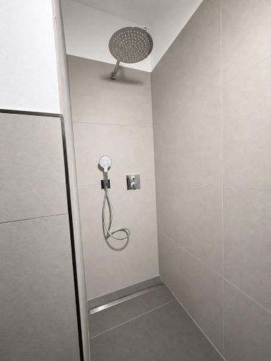Restorasyon sonrası ilk kullanım, gösterişli Jugendstil villasında – Dusche