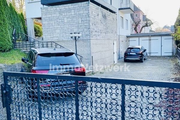 *Villa cittadina esclusiva a Münchberg – Una proprietà per intenditori, ricca di fascino e qualità*