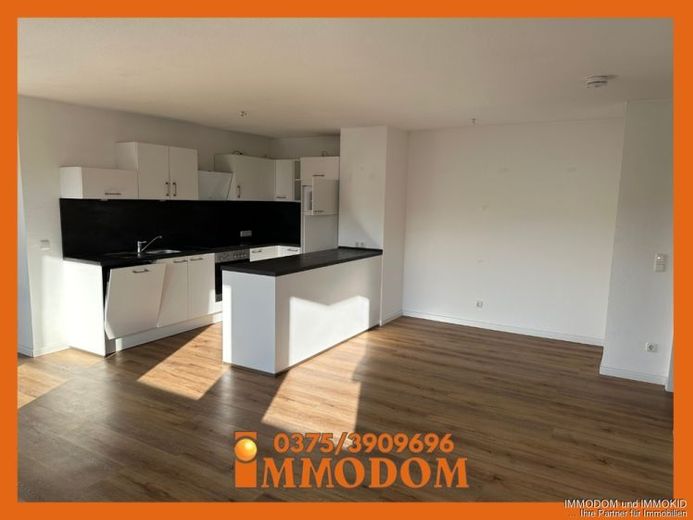 2-Zimmer-Wohnung mit Einbauküche, Balkon und Personenaufzug mitten in Zwickau, zu vermieten! – Foto 1