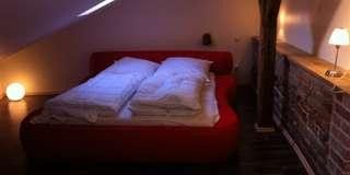 Schlafzimmer (DG/re.)