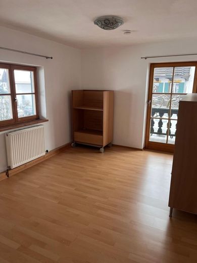 MFH und Gewerbe im Hintergebäude in Rottach-Egern – 2. OG SZ 1