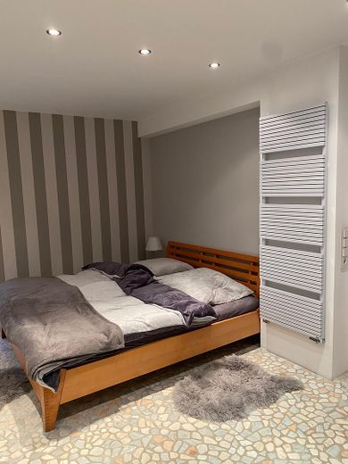 Hübsches, möbliertes Apartment in BH-Schlewecke mit Dampfbad – Schlafzimmer Detail