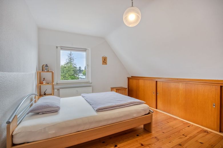 ****Großzügiges Domizil, sucht neuen Hausherrn. Sichern Sie Ihre Zukunft**** – Schlafzimmer DG