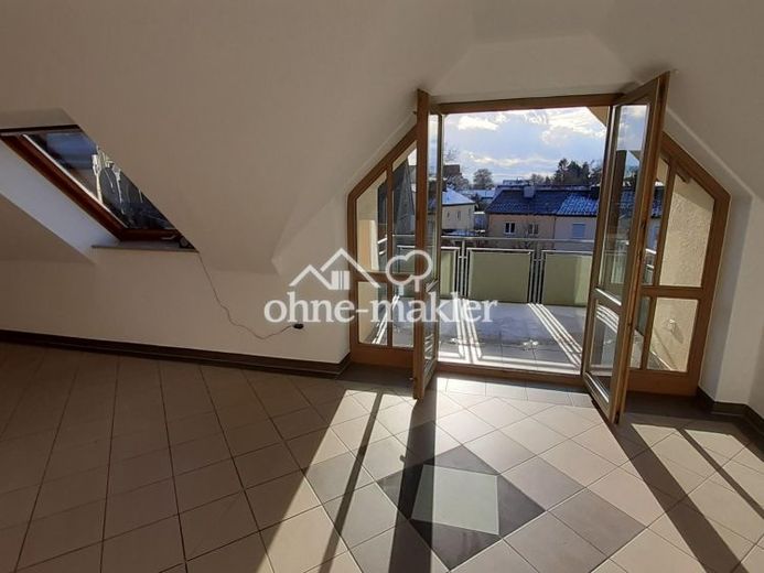 Gepflegte 3-Zimmer-Dachgeschosswohnung mit Balkon & Ausbaupotenzial – 67 m² in Aichach – Foto 1