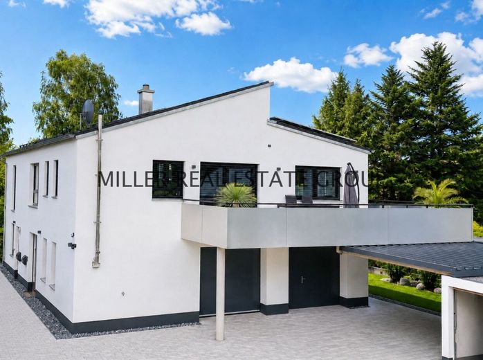 Exklusive Luxusvilla in 85095 Denkendorf - Einliegerwohnung, XXL-Garage, Südgarten &amp; unverbaubarer Weitblick! – Außenansicht